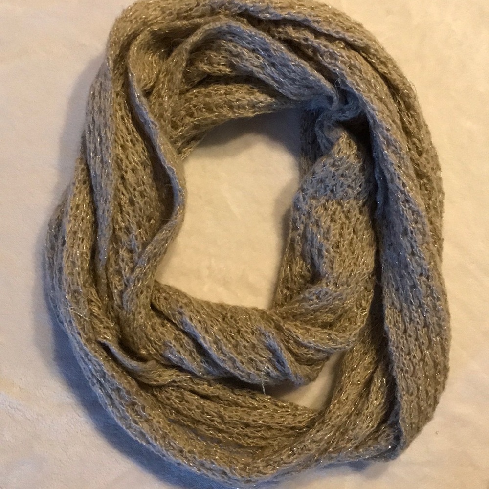 4 Scarfs - Picture 4 of 5